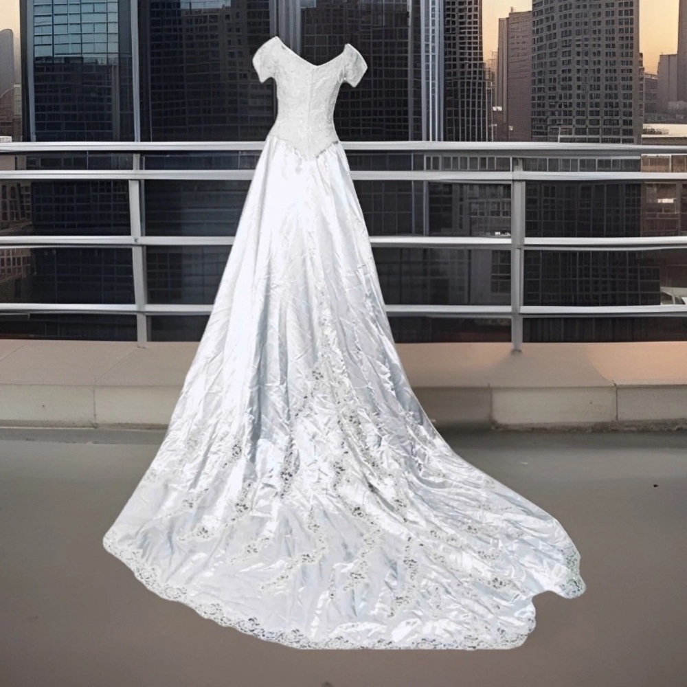 Mori Lee White Wedding Dress, Size 10, Rare Queen Ann Neckline Vintage